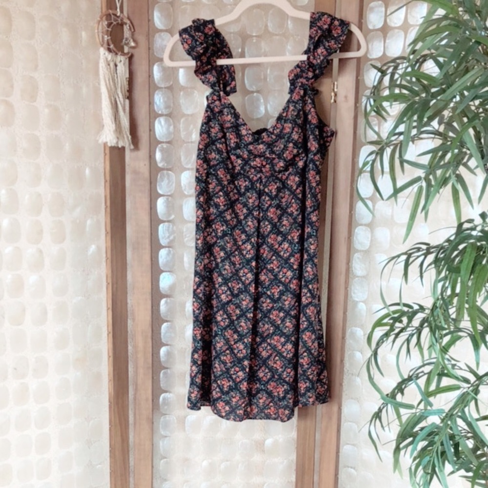FLIRTY FLORAL DRESS💐